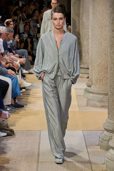 Look 17